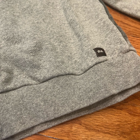 Tea Collection Boys’ Size 5 Gray Sweatshirt with Forest Design - Picture 5 of 5